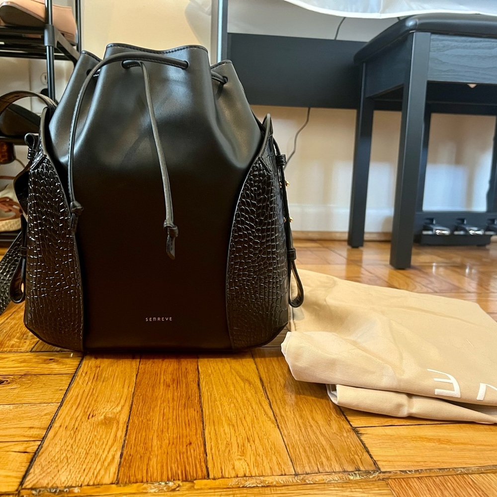 Senreve Fiore Bucket Bag in Midnight Black